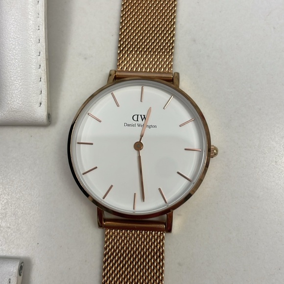 Daniel Wellington rose gold and white leather watch - Picture 2 of 5